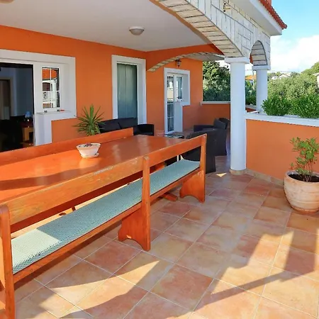 Apartment Apartman Majda 2