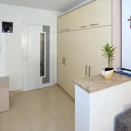 Apartman Majda 2 *
